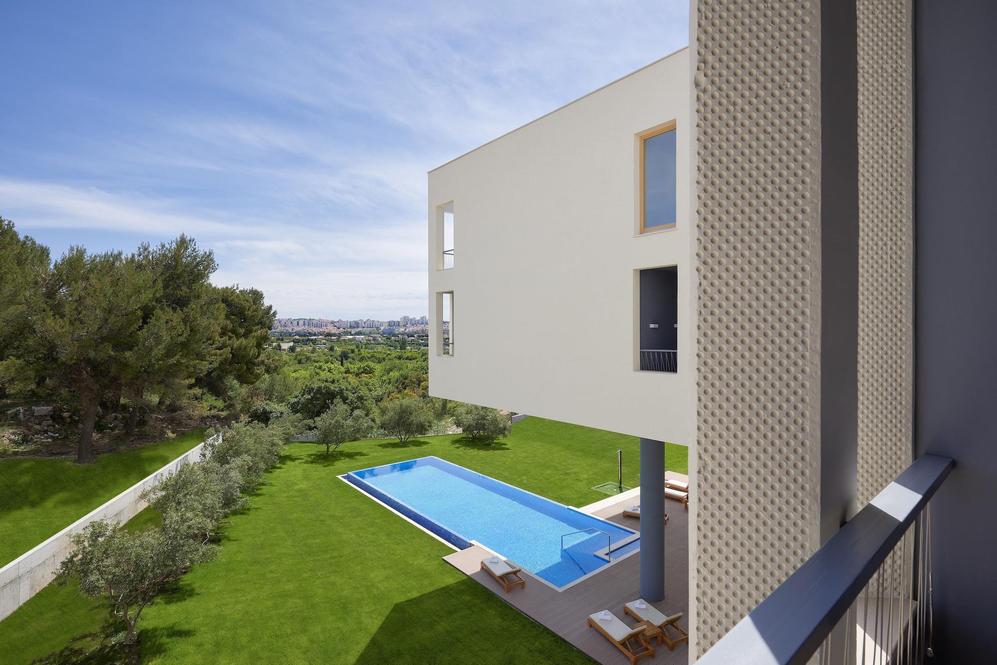 Hotel Salona Palace Bagian luar foto