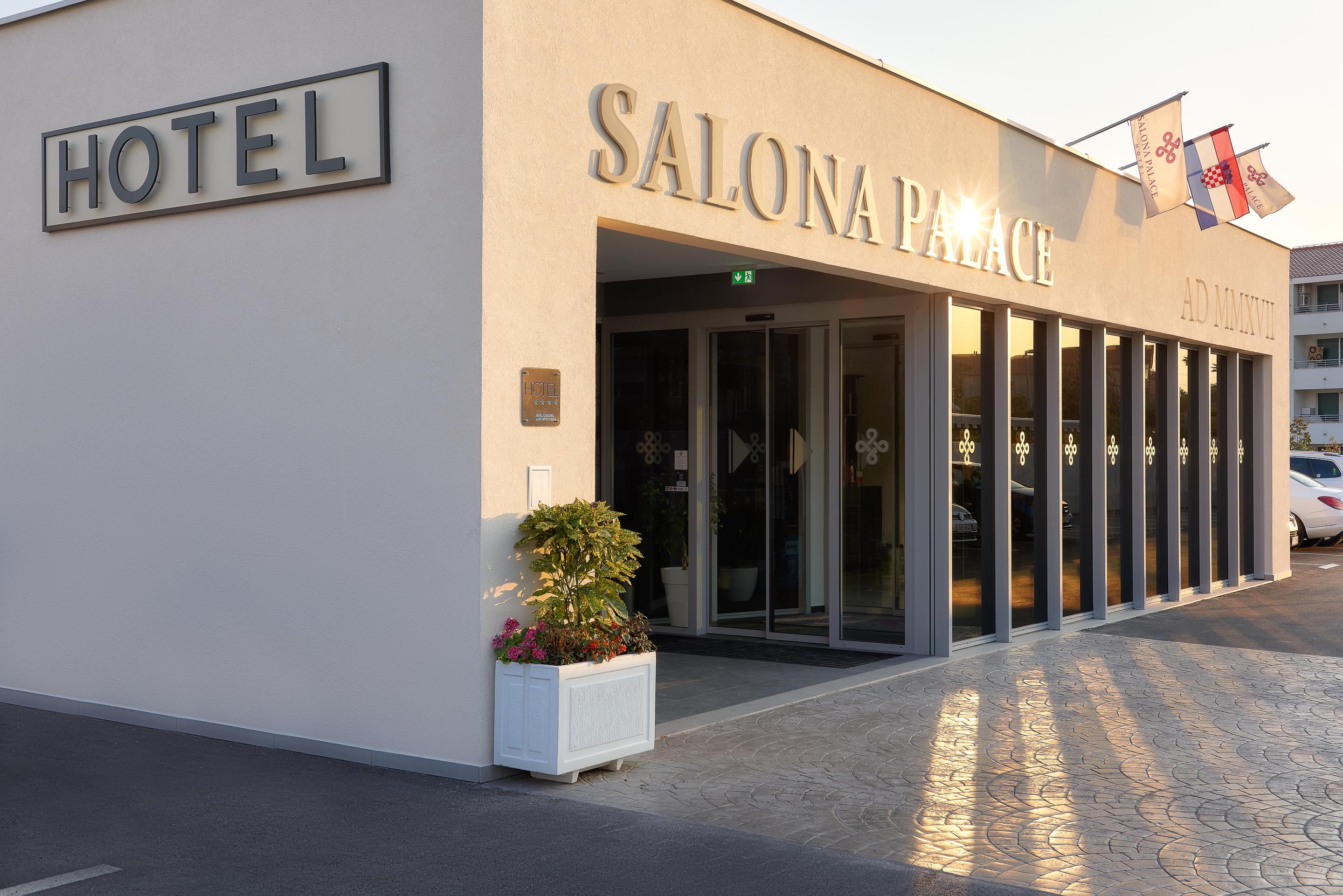 Hotel Salona Palace Bagian luar foto