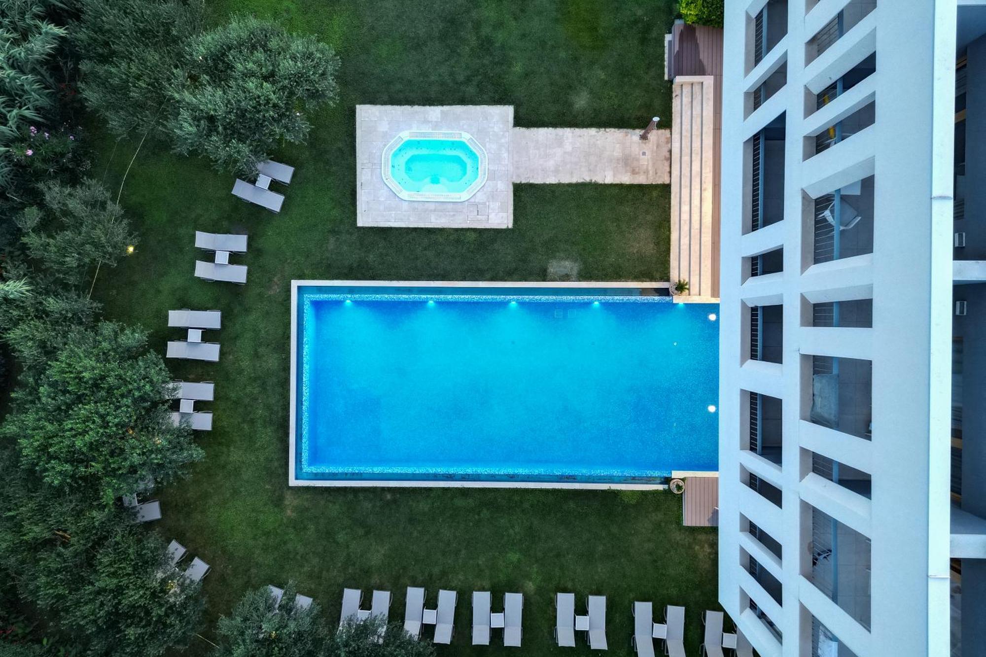Hotel Salona Palace Bagian luar foto